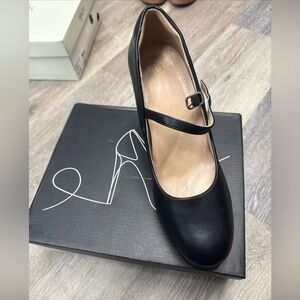 My Soft w/box Mary jane ankle strap cuban heel close toe black heel size 10